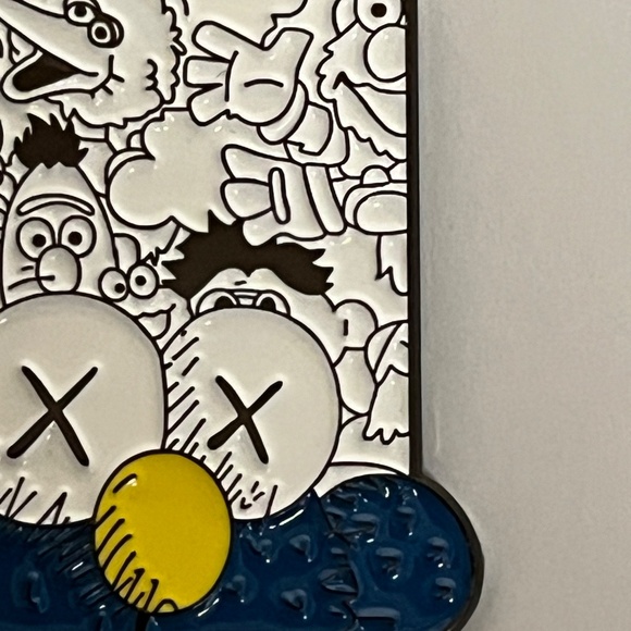 Sesame Street x KAWS Hat Pin Pins Streetwear Hats Bag Fitted New Era Mashup Elmo - Picture 3 of 8